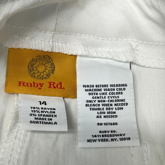 NWT Ruby Rd. Women Pull On Comfort Waistband Bermuda Shorts Size 14 White M258 6 - Picture 8 of 16